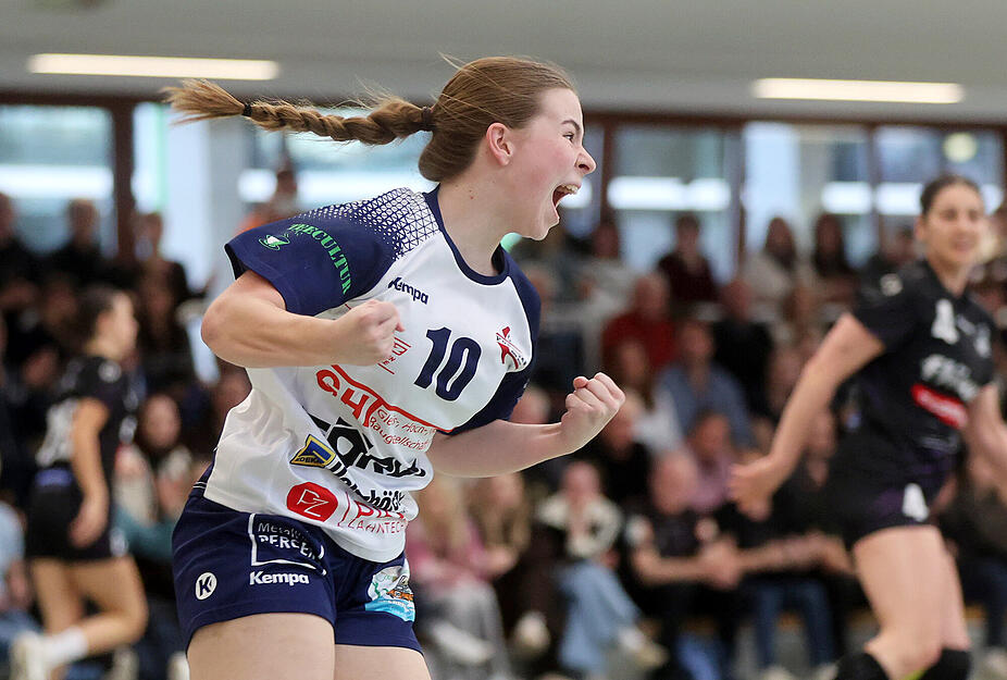Handball Verbandsliga Frauen, SG Degmarn-Oedheim gegen SG Hegensberg-Liebersbronn, Leni Volz freut sich &uuml;ber ihren Treffer