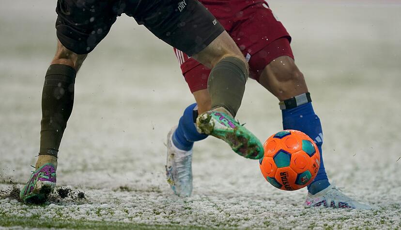 Was ist die richtige Spielkleidung bei K&auml;lte und Schnee? (Archivbild)