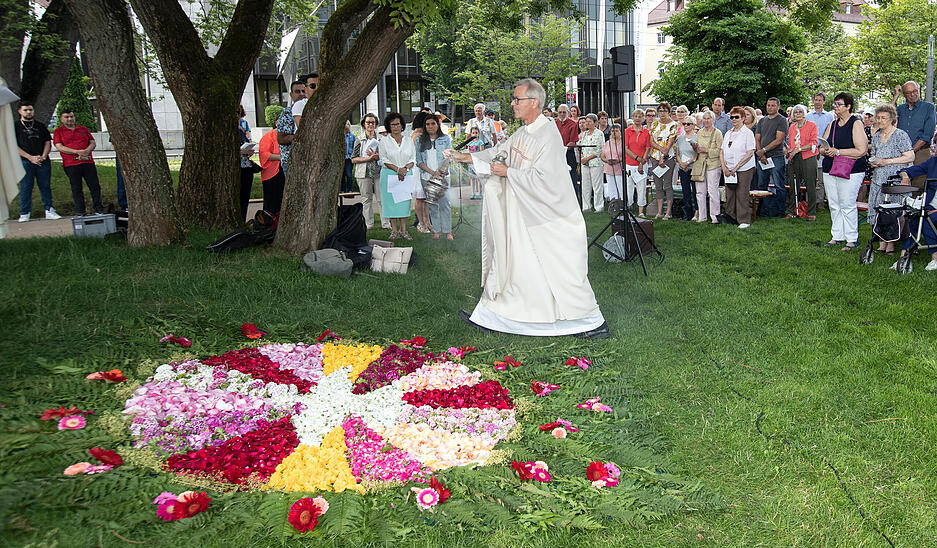Fronleichnam Gottesdienst im Stadtpark in Heilbronn