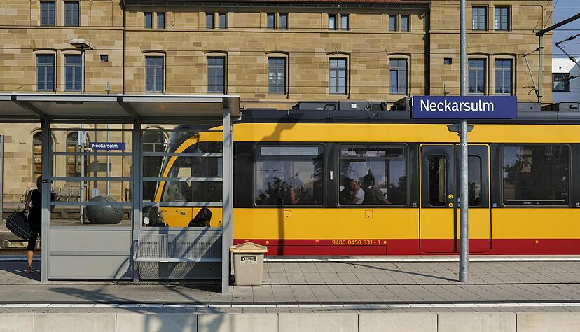 Einsatz in Neckarsulm Streit in Zug eskaliert Mann schlägt mit