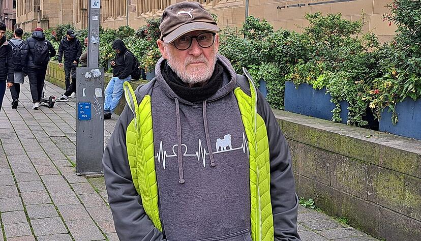 Hans Jürgen Kampmann fühlt sich krisengestählt. Trotz der aktuellen Probleme  weltweit hat der 84-Jährige Hoffnung.