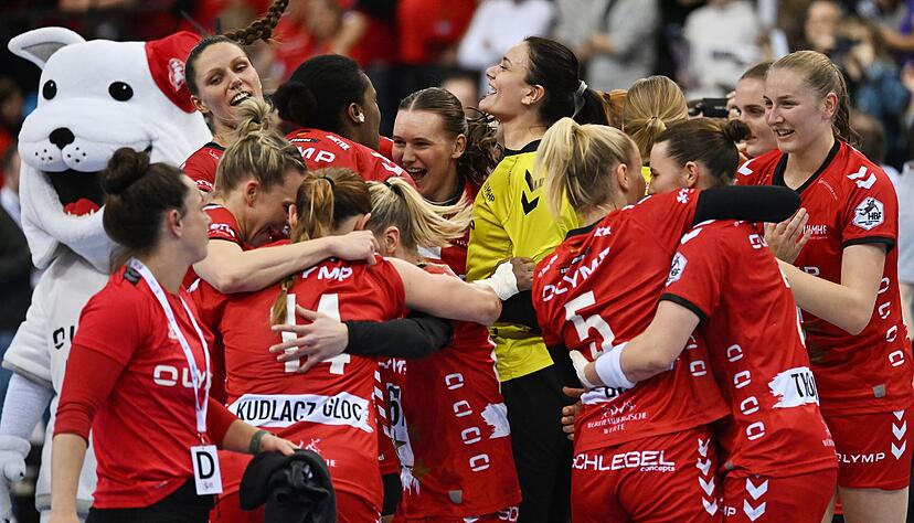 Der Jubel l&auml;ngst verklungen, die meisten Spielerinnen bei neuen Vereinen, Meister HB Ludwigsburg auseinandergefallen. Wie es weitergeht, ist dennoch weiterhin offen.