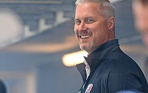 Auch Falken-Trainer Jason Morgan gefiel von der Bank aus das Drumherum. Auch Falken-Trainer Jason Morgan gefiel von der Bank aus das Drumherum.