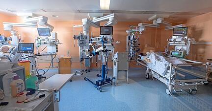 Führende Mediziner sehen die Krankenhäuser in Deutschland gut auf weiter steigende Infektionszahlen vorbereitet. Man habe seit Frühjahr viel dazugelernt.
Foto: dpa Führende Mediziner sehen die Krankenhäuser in Deutschland gut auf weiter steigende Infektionszahlen vorbereitet. Man habe seit Frühjahr viel dazugelernt.
Foto: dpa