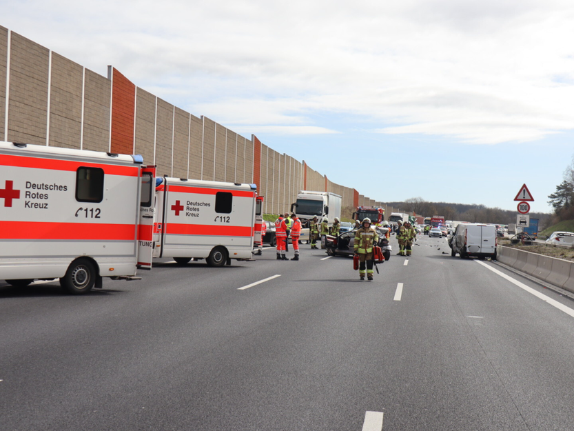 Mehrere Fahrzeuge sind an dem Unfall am Freitagvormittag beteiligt gewesen.