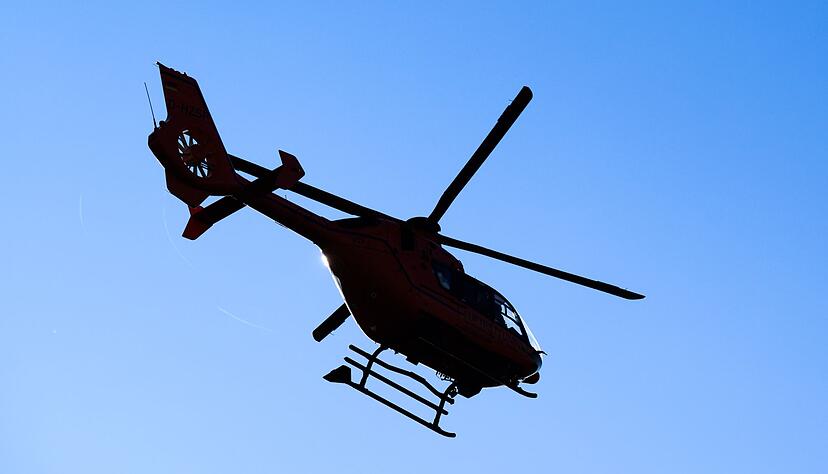 Auch Rettungshubschrauber sind im Einsatz. (Symbolbild)