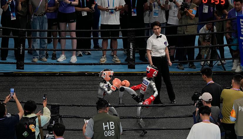 Auch Kampfsport geh&ouml;rt zum Programm der Roboter-Spiele in Peking.