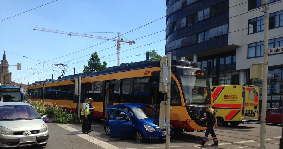 Unfall am Kurt-Schumacher-Platz | 17.07. - STIMME.de