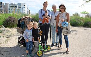 Renate Benzschawel (ganz rechts) mit Familie beim Buga-Besuch: "Mir werden vor allem die Veranstaltungen fehlen", sagt die 59-Jährige.
Fotos: Helmut Buchholz Renate Benzschawel (ganz rechts) mit Familie beim Buga-Besuch: "Mir werden vor allem die Veranstaltungen fehlen", sagt die 59-Jährige.
Fotos: Helmut Buchholz