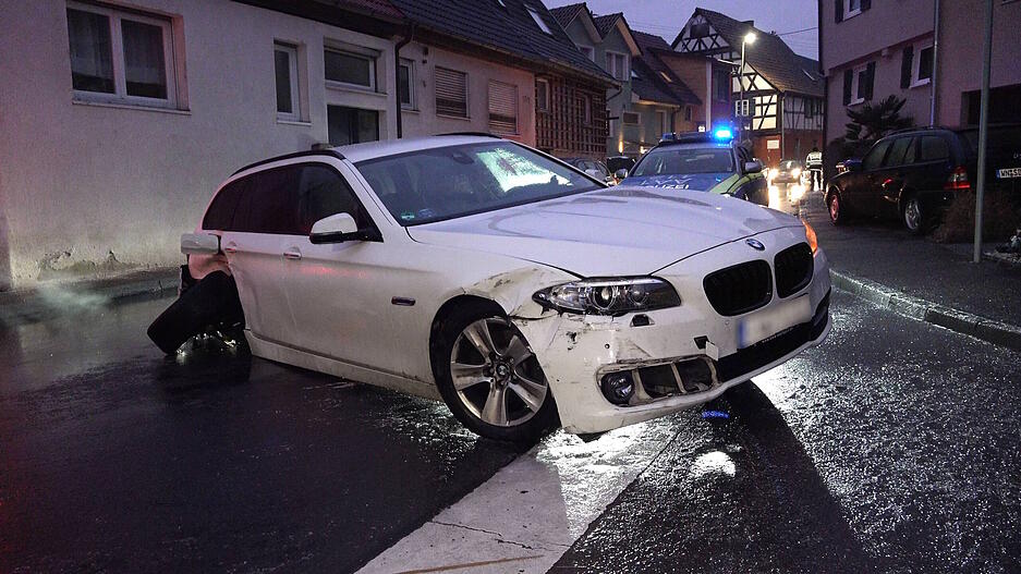 Auf den Straßen herrschen gefährliche Bedingungen.