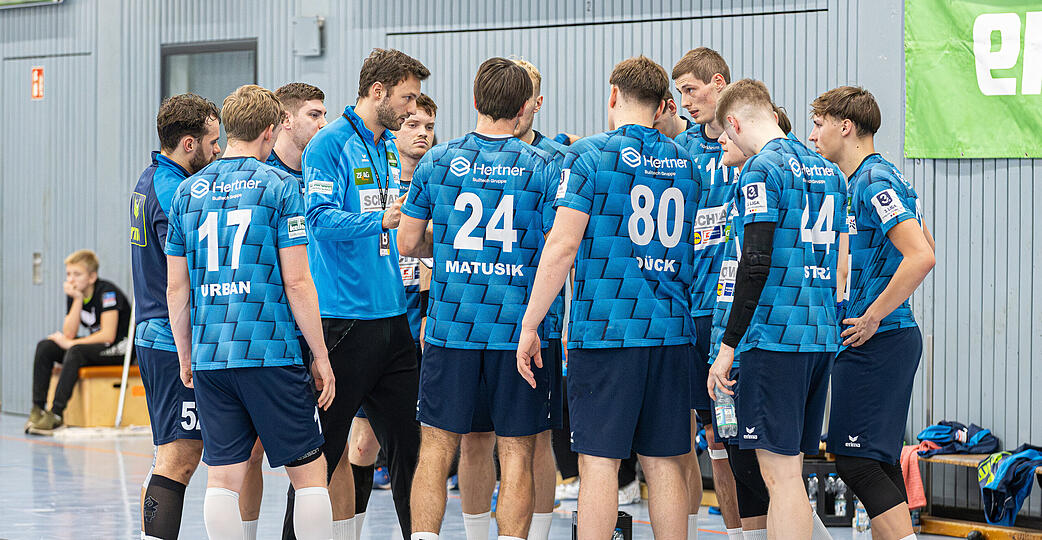 Die Spieler des TSB Horkheim stehen als Sieger beisammen. Gegen den Aufsteiger SG Köndringen-Teningen  werden zwei Heim-Punkte geholt.