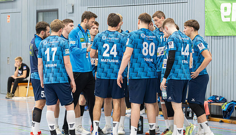 Die Spieler des TSB Horkheim stehen als Sieger beisammen. Gegen den Aufsteiger SG Köndringen-Teningen  werden zwei Heim-Punkte geholt.