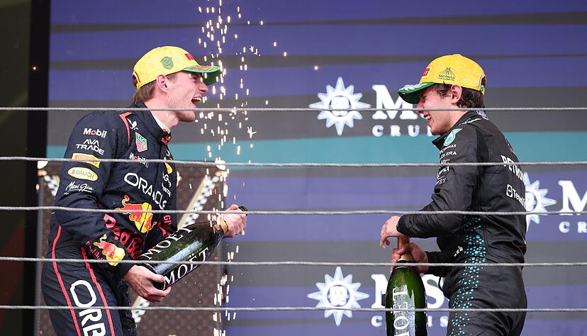 Eine Fahrt von Max Verstappen (l) für den Titel Weltmeister der Herzen.