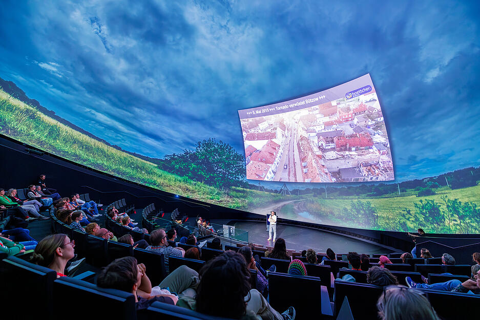 4. In die Experimenta in Heilbronn kamen im Jahr 2024 genau 433.358 Besucherinnen und Besucher. Das gibt ein Sprecher auf Nachfrage unserer Redaktion bekannt. 4. In die Experimenta in Heilbronn kamen im Jahr 2024 genau 433.358 Besucherinnen und Besucher. Das gibt ein Sprecher auf Nachfrage unserer Redaktion bekannt.