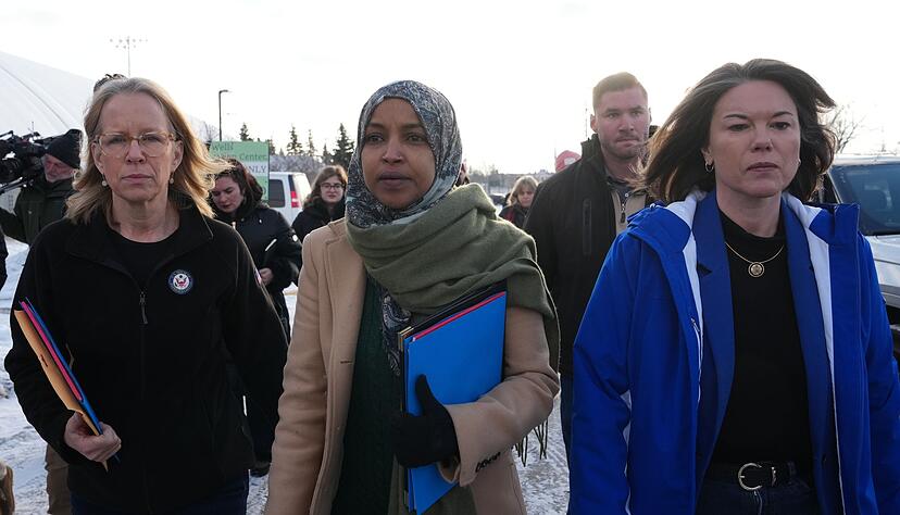 Die demokratische Abgeordnete Ilhan Omar fordert wegen des rabiaten Einsatzes der Sicherheitskräfte des Bundes den Rücktritt von Heimatschutzministerin Kristi Noem. (Archivbild) Die demokratische Abgeordnete Ilhan Omar fordert wegen des rabiaten Einsatzes der Sicherheitskräfte des Bundes den Rücktritt von Heimatschutzministerin Kristi Noem. (Archivbild)