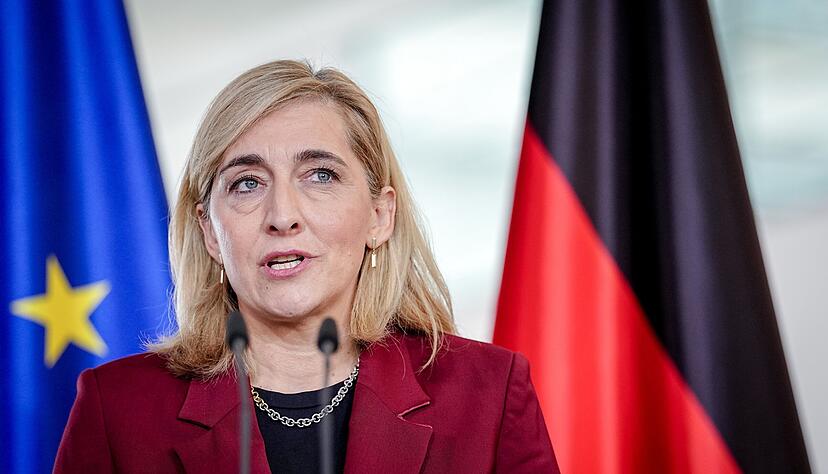 Nina Warken (CDU), Bundesministerin f&uuml;r Gesundheit, gibt ein Pressestatement zur geplanten Krankenkassenreform.