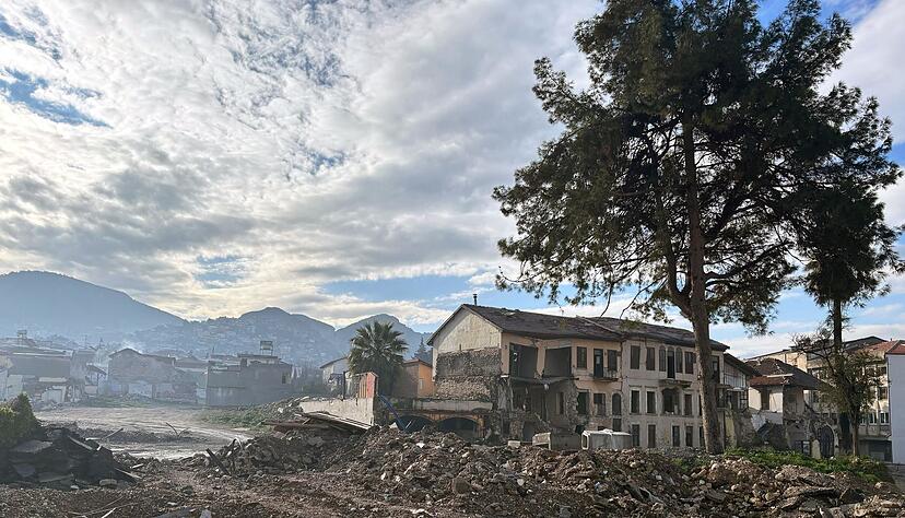 Der Schutt wurde abgetragen, der Wiederaufbau muss noch warten.