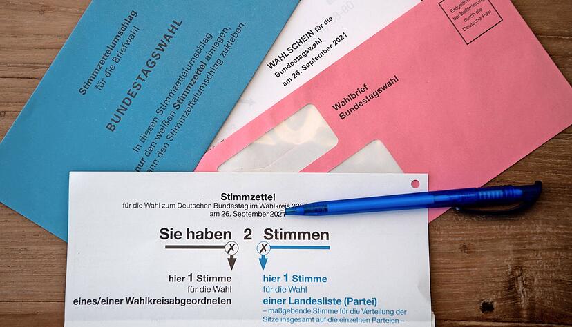 Die Möglichkeit, über den kommenden Bundestag per Briefwahl abzustimmen, wird von immer mehr Menschen wahrgenommen. Das bedeutet auch mehr Arbeit für die Verwaltungen.
Foto: dpa