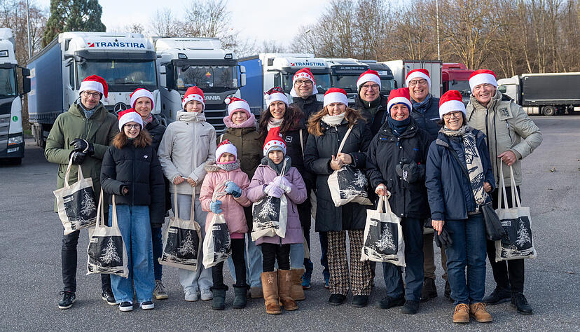 Ehrenamtliche Helfer bringen zur Weihnachtszeit Freude zu den Lkw-Fahrern. Ehrenamtliche Helfer bringen zur Weihnachtszeit Freude zu den Lkw-Fahrern.