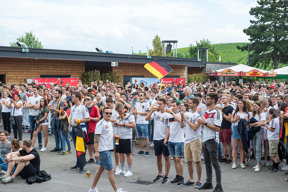 Zur WM 2018 gab es in der Genossenschaftskellerei Heilbronn-Erlenbach-Weinsberg ein gr&ouml;&szlig;eres Public-Viewing-Event. Rund 1100 Fans verfolgen am 17. Juni die Partie Deutschland gegen Mexiko (0:1) im Fandorf.