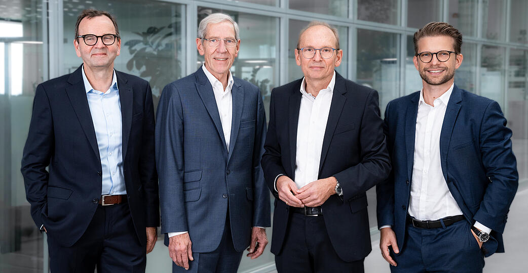 Die Optima-Gesch&auml;ftsf&uuml;hrung kann zufrieden sein (von links): Johannes-Thomas Grobe, Hans B&uuml;hler, Stefan K&ouml;nig und Christoph M&uuml;ller.
