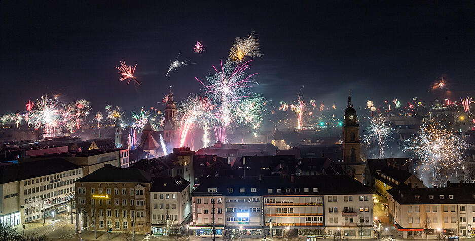 Silvester im Parkhotel und auf dem Theaterschiff Silvester im Parkhotel und auf dem Theaterschiff