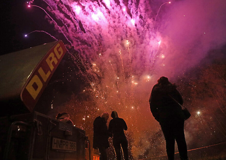 DLRG Fackelschwimmen in Möckmühler Jagst DLRG Fackelschwimmen in Möckmühler Jagst