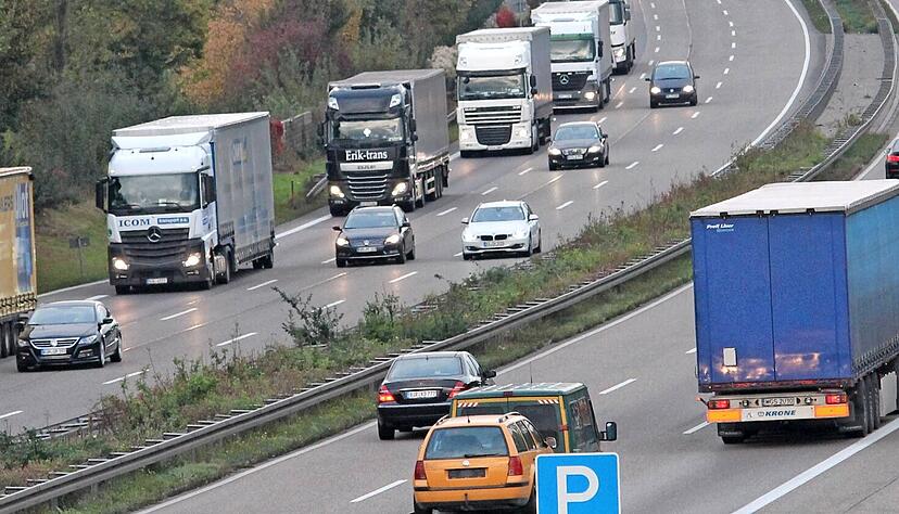 Die A6 durch Hohenlohe ist an manchen Stellen nur provisorisch sechsspurig. Es gibt dort keine Standstreifen, sondern nur Nothalte.
Foto: Ralf Reichert