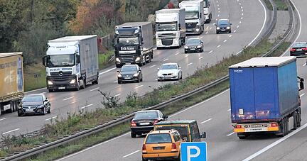 Die A6 durch Hohenlohe ist an manchen Stellen nur provisorisch sechsspurig. Es gibt dort keine Standstreifen, sondern nur Nothalte.
Foto: Ralf Reichert