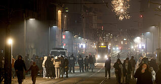 Die Stadt Heilbronn hatte zu Silvester ein B&ouml;llerverbot in der Stadt verh&auml;ngt. Viele hielten sich nicht daran, es kam zu chaotischen Zust&auml;nden. W&auml;re ein zentrales Feuerwerk die L&ouml;sung?