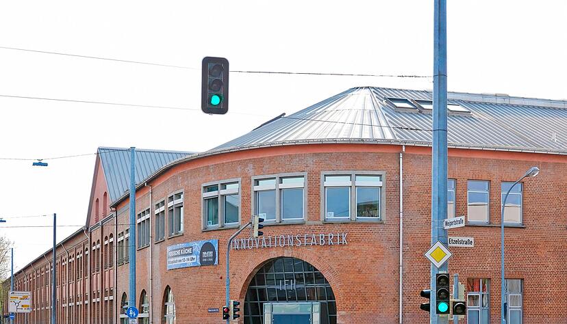 Das zuletzt von der IFH genutzte Gebäude der ehemaligen Maschinenfabrik Weipert wird zum Standort des neuen Ablegers der Pariser École 42.
Foto: Archiv/Mugler Das zuletzt von der IFH genutzte Gebäude der ehemaligen Maschinenfabrik Weipert wird zum Standort des neuen Ablegers der Pariser École 42.
Foto: Archiv/Mugler