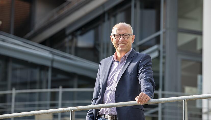 Thomas Kn&ouml;dlers Lieblingsplatz in Ilsfeld ist der Wasserhochbeh&auml;lter, denn von dort reicht der Blick &uuml;ber den Ort. Dass der neue westliche Ortseingang sein neuer Lieblingsplatz werden k&ouml;nnte, schlie&szlig;t der Schultes aber nicht aus.
Foto: Christiana Kunz