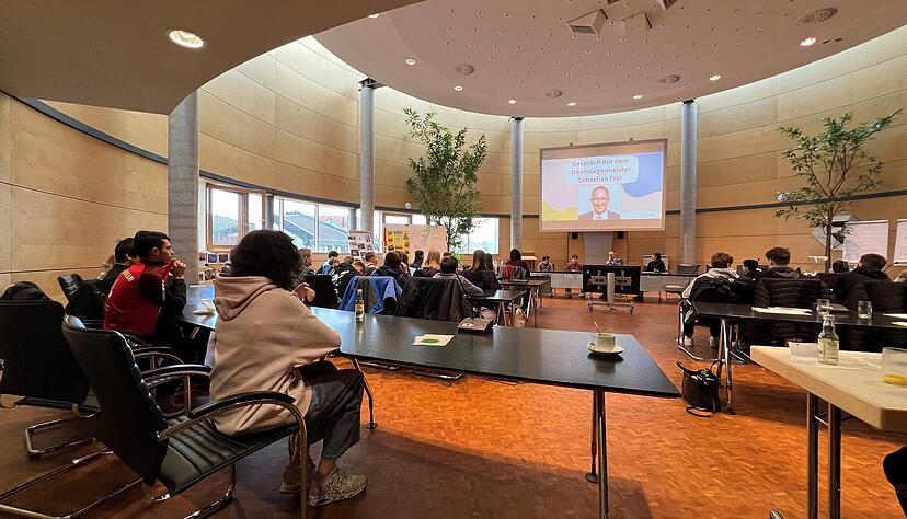 Rathaus trifft Schule beim Demokratietag der Bad Rappenauer Verbundschule.