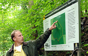 Wie hier im Jägerhaussteinbruch geben vielerorts Tafeln Infos zur Umgebung.