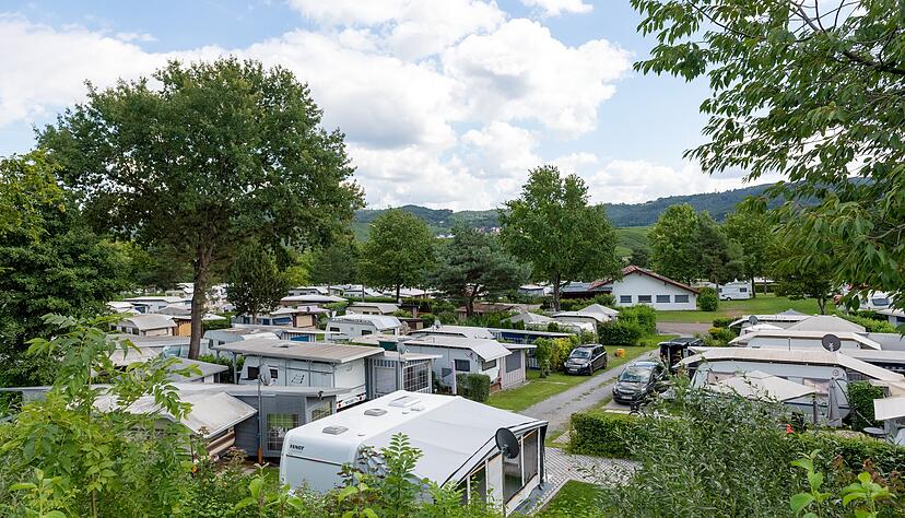 Der Campingpark Breitenauer See bietet nicht nur klassische Stell- und Zeltplätze an. Der Campingpark Breitenauer See bietet nicht nur klassische Stell- und Zeltplätze an.