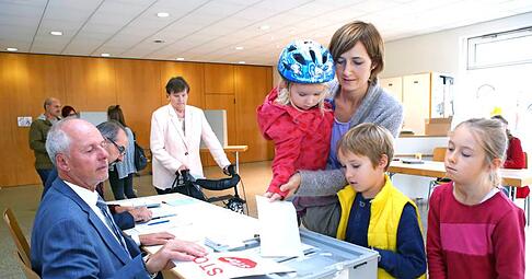 Am Sonntag machten viele von ihrem Wahlrecht Gebrauch. In Bad Friedrichshall-Hagenbach votierten 34,2 Prozent für die CDU, 20,3 Prozent für die AfD.
Foto: Ralf Seidel