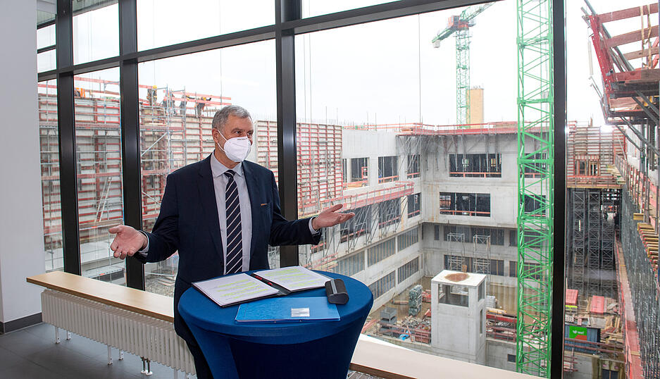 SLK-Rohbau: Rundgang mit Landrat und OB