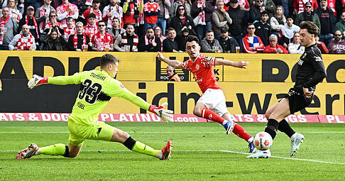 Alexander Nübel (links) kommt in der Einzelkritik gut weg. Alexander Nübel (links) kommt in der Einzelkritik gut weg.