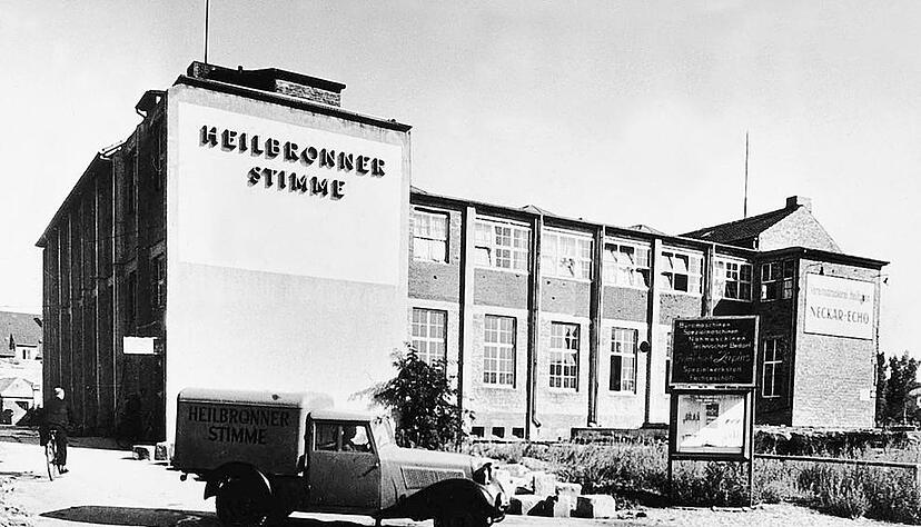 Zusammengestellt von Archiv und Dokumentation der Heilbronner Stimme
Die Heilbronner Stimme druckt 1947 im wiederaufgebauten Gebäude der Vereinsdruckerei an der Allee 40 in Heilbronn. Zusammengestellt von Archiv und Dokumentation der Heilbronner Stimme
Die Heilbronner Stimme druckt 1947 im wiederaufgebauten Gebäude der Vereinsdruckerei an der Allee 40 in Heilbronn.