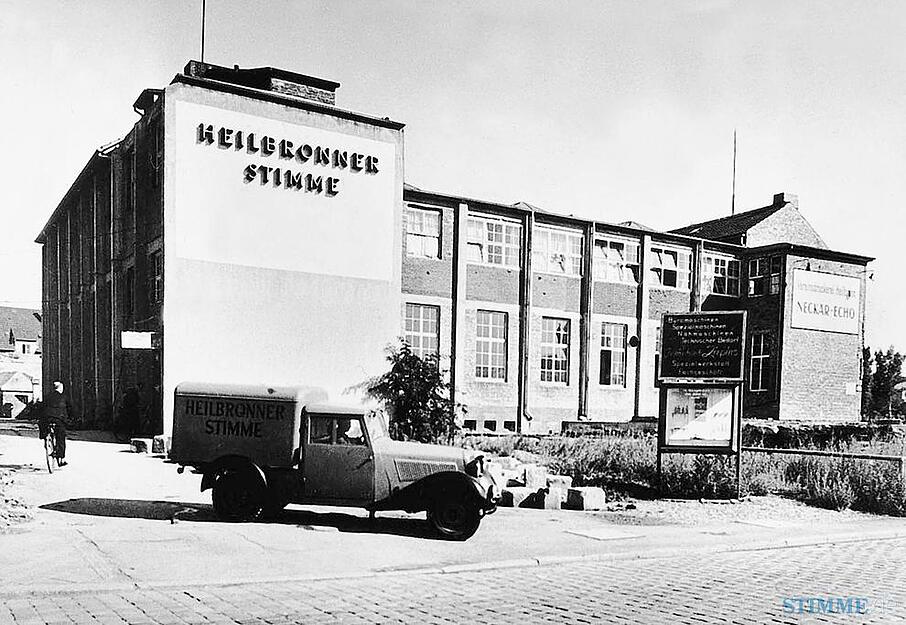 Zusammengestellt von Archiv und Dokumentation der Heilbronner Stimme
Die Heilbronner Stimme druckt 1947 im wiederaufgebauten Gebäude der Vereinsdruckerei an der Allee 40 in Heilbronn. Zusammengestellt von Archiv und Dokumentation der Heilbronner Stimme
Die Heilbronner Stimme druckt 1947 im wiederaufgebauten Gebäude der Vereinsdruckerei an der Allee 40 in Heilbronn.