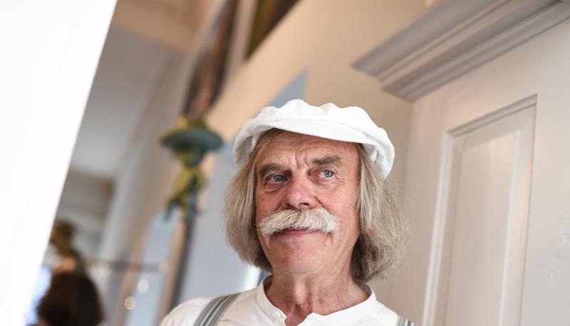 Der K&uuml;nstler Peter Lenk.
