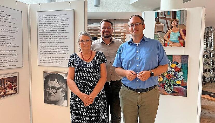 Im Bad Rappenauer Rathaus sind derzeit Bilder von Fred Anselm zu sehen. Regina Thies, Alexander Speer und OB Sebastian Frei (von links) bei der Eröffnung.