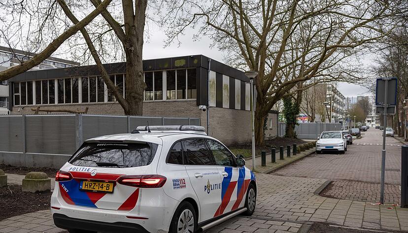 Die Niederlande reagieren emp&ouml;rt auf den Anschlag auf eine j&uuml;dische Schule in Amsterdam.