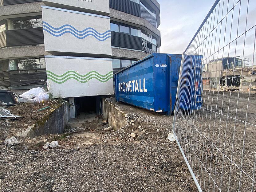 Vom einstigen Eingangsbereich eines bekannten Hallenbads ist kaum noch etwas &uuml;brig.