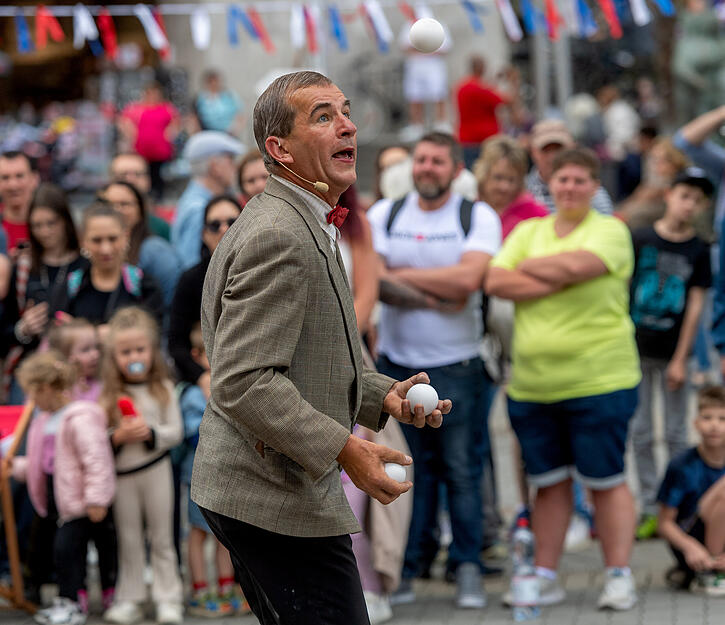 Ein ganz besonderes Shoppingerlebnis: Am Samstag zeigen Akrobaten, Musiker und Clowns ihr Können beim Heilbronner Straßenkunstfestival.