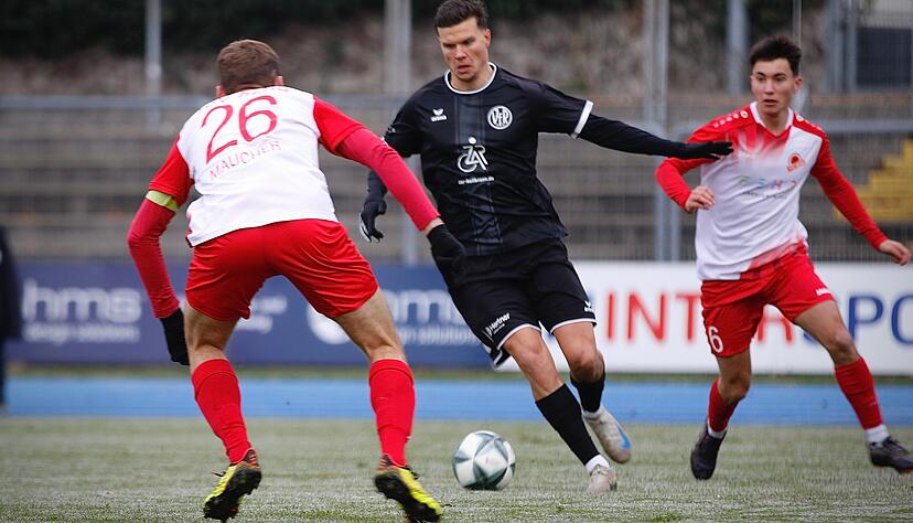 Trotz der Niederlage gegen den TSV Berg waren Lukas Böhm und sein VfR Heilbronn dem Gegner großteils spielerisch überlegen. Trotz der Niederlage gegen den TSV Berg waren Lukas Böhm und sein VfR Heilbronn dem Gegner großteils spielerisch überlegen.