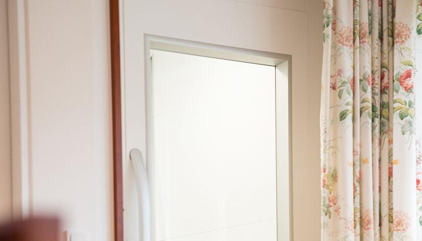 Ein Homelift braucht nicht viel Platz - und er kann sich unauffällig im Haus einfügen. Ein Homelift braucht nicht viel Platz - und er kann sich unauffällig im Haus einfügen.