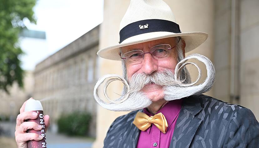 30 Minuten am Tag investiert der 68-J&auml;hrige in sein Bart-Styling.