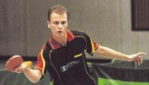 Ein gutes H&auml;ndchen: Thomas Hunyar brachte den TV Bad Rappenau II durch einen 3:1-Sieg gegen Roman Bartlog mit 1:0 in F&uuml;hrung.Foto: Archiv/Kr&uuml;ger