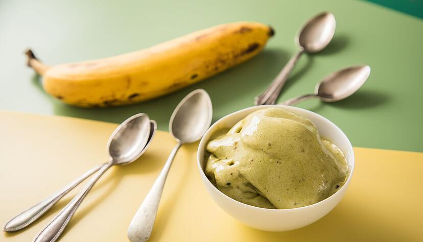 Vegan und lecker: Aus reifen Bananen und Matcha lässt sich die ideale «Nice Cream» zubereiten. Vegan und lecker: Aus reifen Bananen und Matcha lässt sich die ideale «Nice Cream» zubereiten.